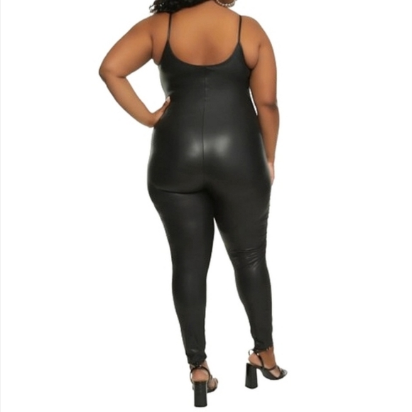 SEXY ☆ MIDNITE BLACK ☆ FAUX LEATHER ☆ CATSUIT ☆ 3x ☆ NWT - Picture 7 of 9